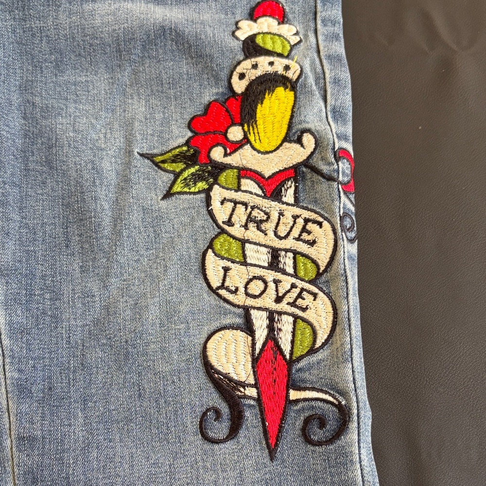 Ed Hardy Y2K Embroidered Fit & Flare Jeans NWT Size 28 Tattoo Graphic Denim - Picture 8 of 16